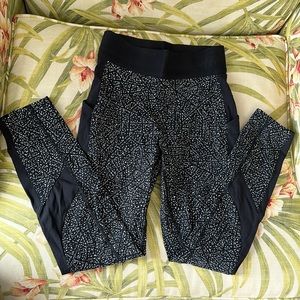 Lululemon black and white leggings